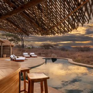 Oliver's Camp, Pool im Abendlicht