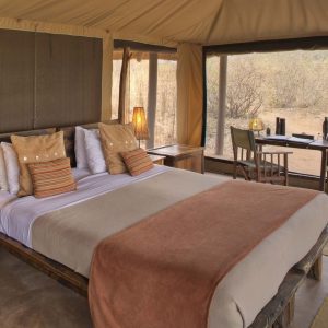 Oliver's Camp, schlichte Zelte