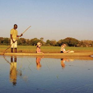 romantische und lautlose Mokoro Fahrt