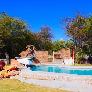 Roys Restcamp, künstlerisch gestalteter Pool