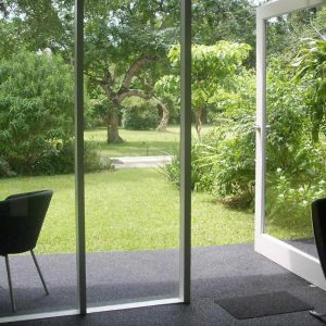 Serene Boutique Guesthouse Blick in den Garten