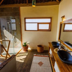 Soroi Lions Bluff Lodge, Badezimmer