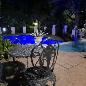 St. Lucia Wetlands Guest House, Pool bei Nacht