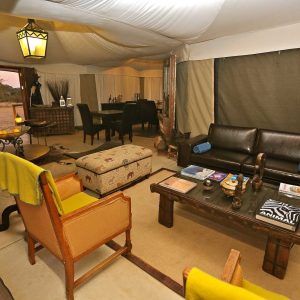 Taranga Safari Lodge, Loounge und Mahlzeiten