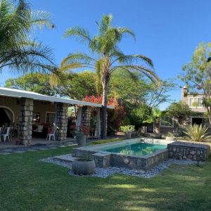 Tarentaal Guestfarm, Gartenanlage mit Pool