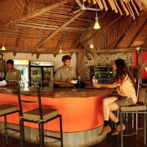 Thamalakane River Lodge, gemütliche Bar