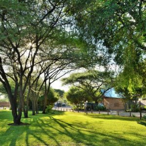 Thebe River Safaris, Gelände