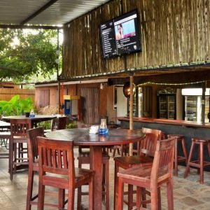 Thebe River Safaris, Bar