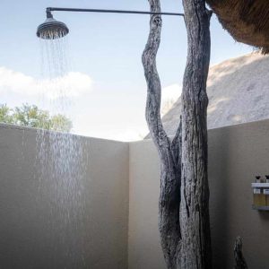 Umkumbe Safari Lodge Aussendusche