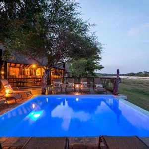 Umkumbe Safari Lodge einladender Pool