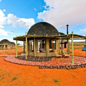 We Kebi Safari Lodge Rundhütten