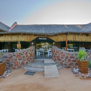 White Lady Lodge_, Eingang