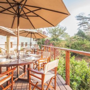 Wildebeest Eco Camp, Deck für Mahlzeiten