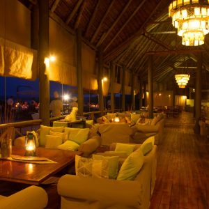 Lounge am Abend, Burunge Tented Lodge