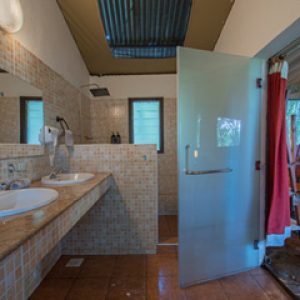 Badezimer, Drunken Elephant Camp