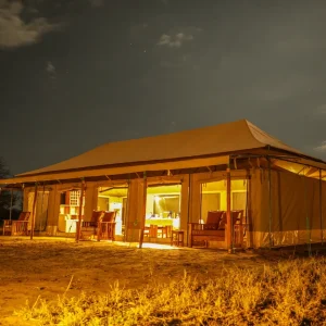 Intowild Camp bei Nacht